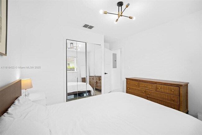 Building Photo - 2231 SW 63rd Ave