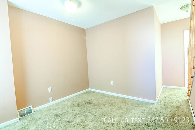 Building Photo - 821 Almond St