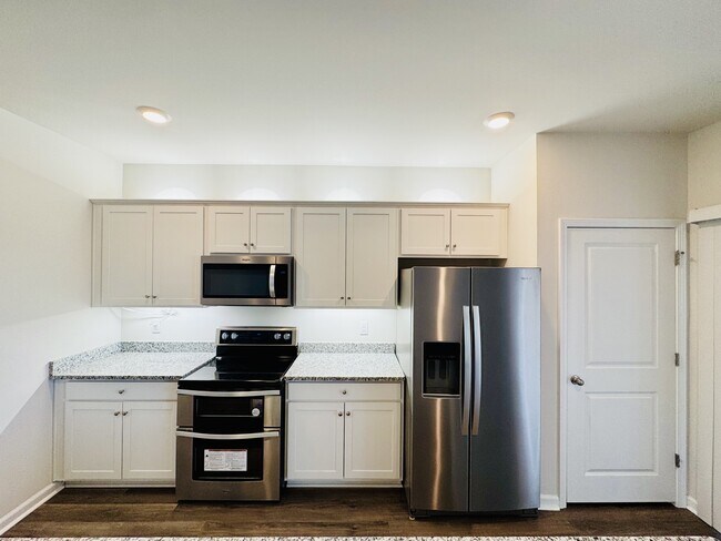 Building Photo - 1805 Castlebay Dr