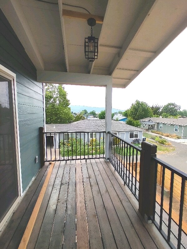 Building Photo - 283 Berrydale Ave