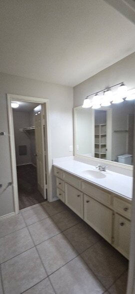 Building Photo - 706 Woodport Ln