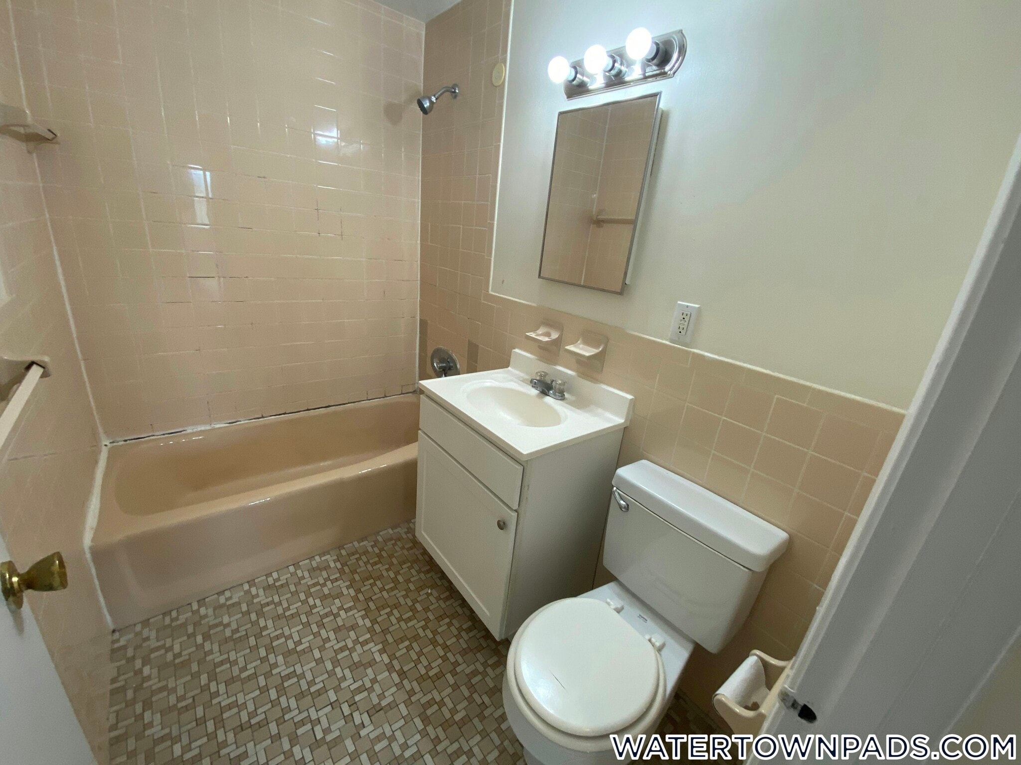 Building Photo - 24 Whites Ave