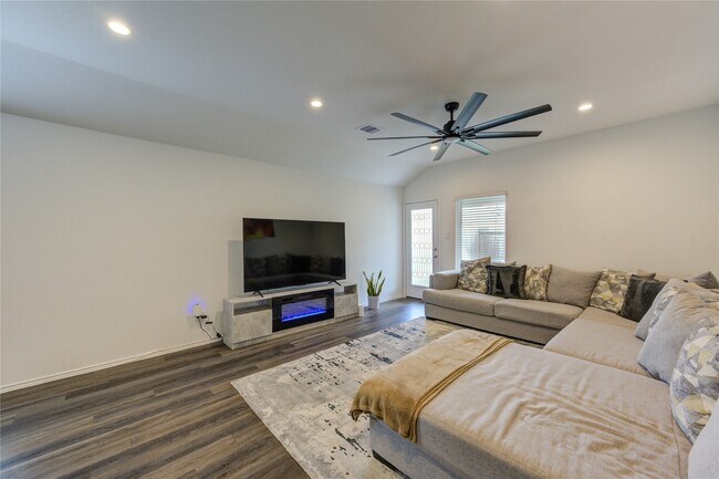 Building Photo - 5303 Creekstone Rise Ln