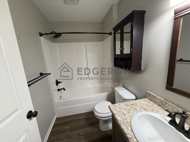 Building Photo - 4254 Peak Ln NE