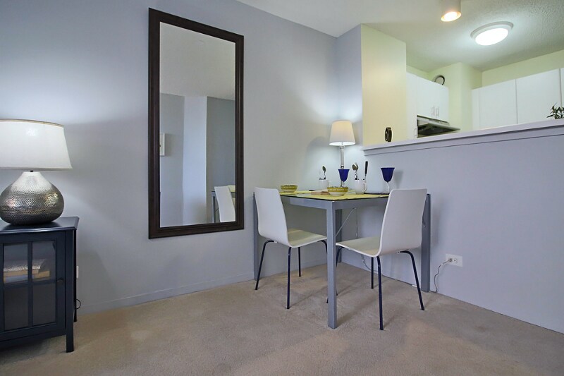 Building Photo - 445 N Peshtigo Ct