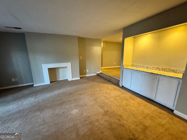 Building Photo - 3575 Oakvale Rd