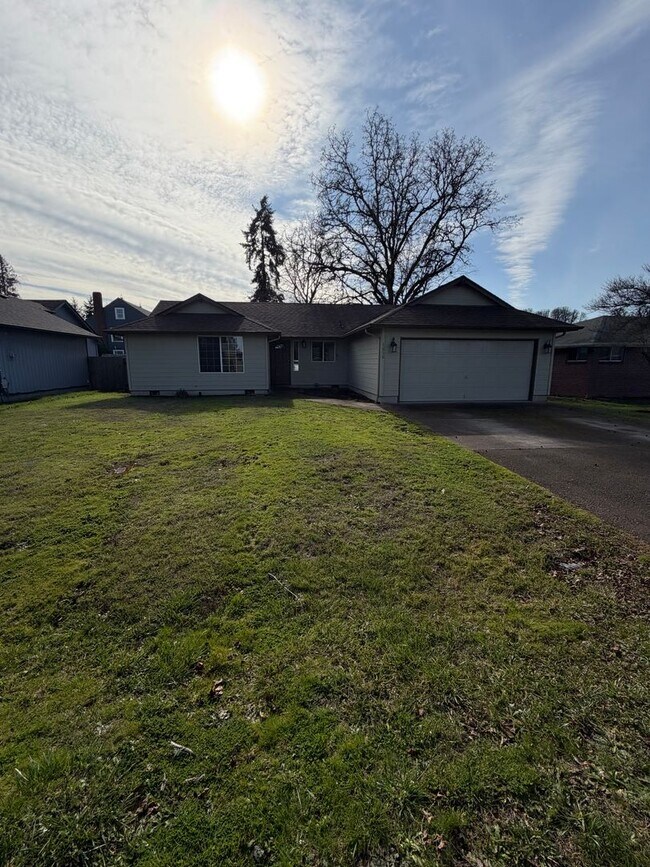 Building Photo - **MOVE IN SPECIAL**  Must See Updated 3 Bedroom with Large Yard!