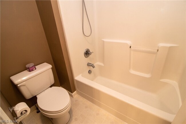 Building Photo - 4977 Lake View Dr