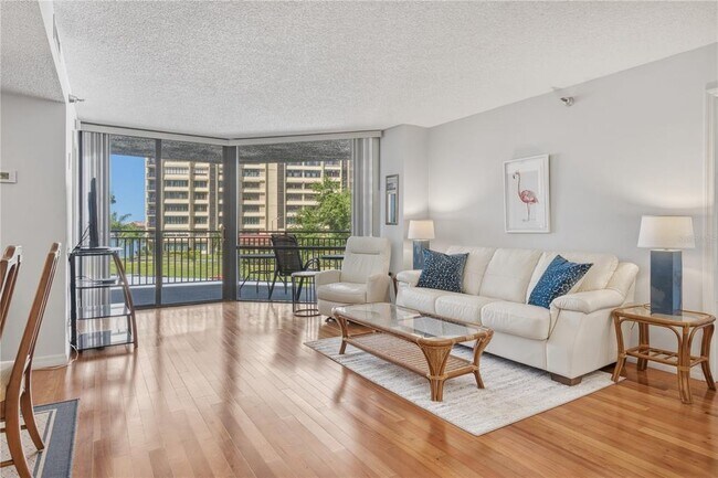 Building Photo - 690 Island Way