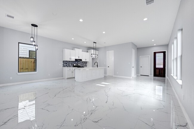 Building Photo - 90 Burress St