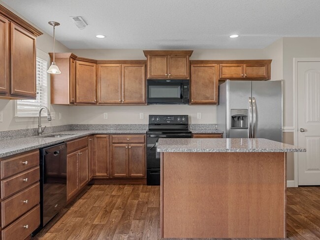 Building Photo - 3BR/2BA Inman Gem with Pool Access & Firep...