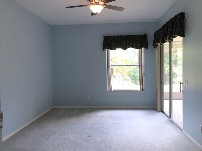 Building Photo - Beautiful Home with Water View in Eastwood!