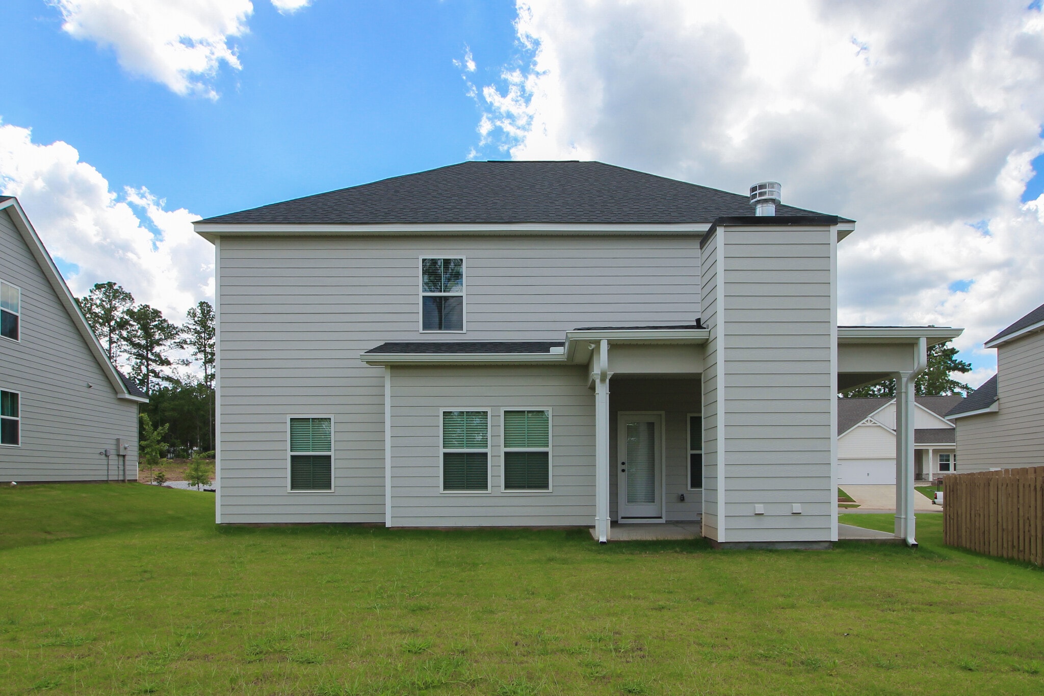 Building Photo - 2036 Warbler Dr