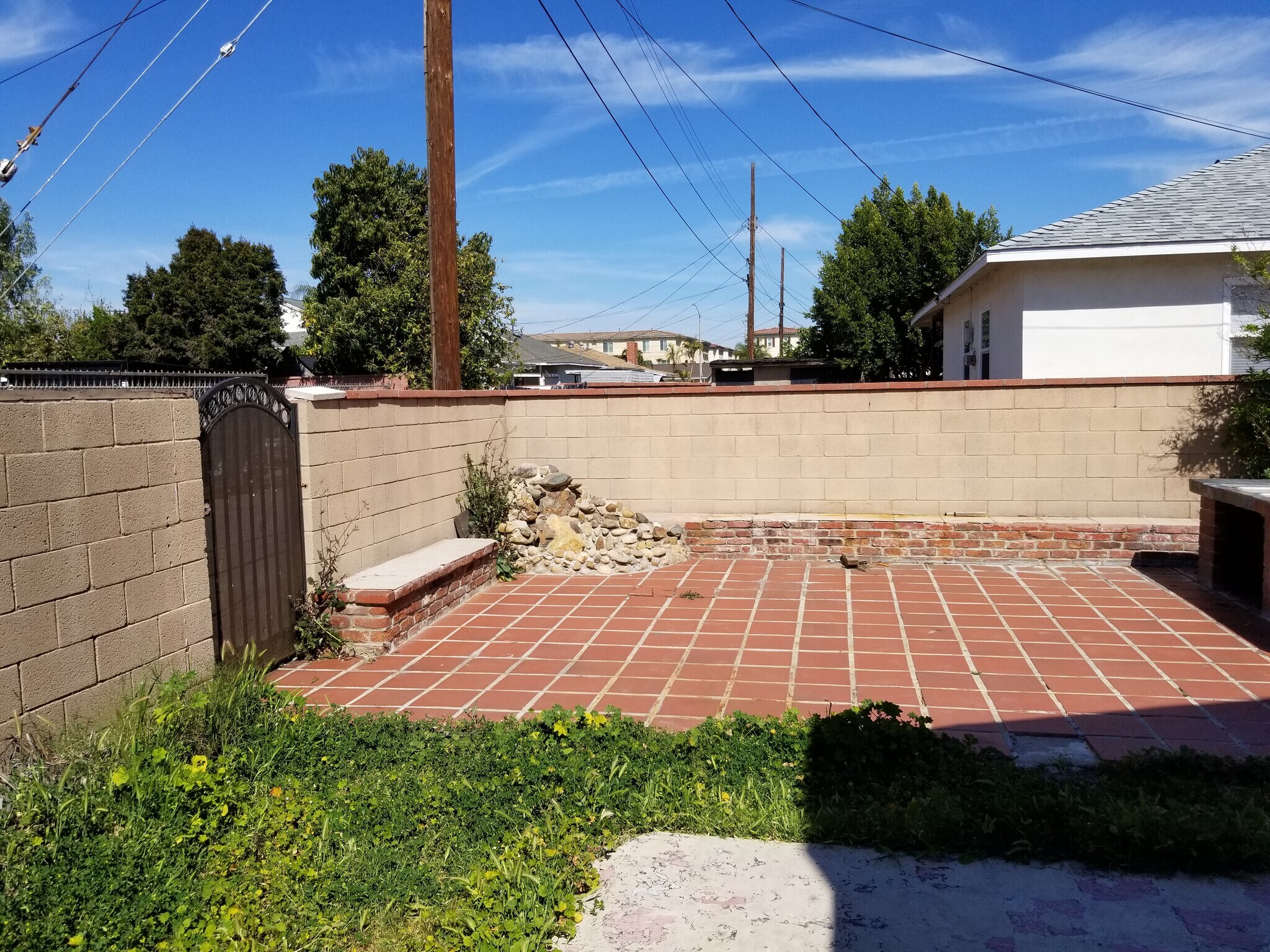Building Photo - 1433 E Lincoln Ave