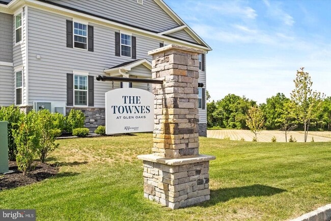 Building Photo - 3327 Poplar Pl