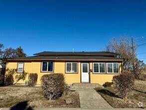 Building Photo - Vintage 4 bedroom Charmer in Redmond w/Lar...