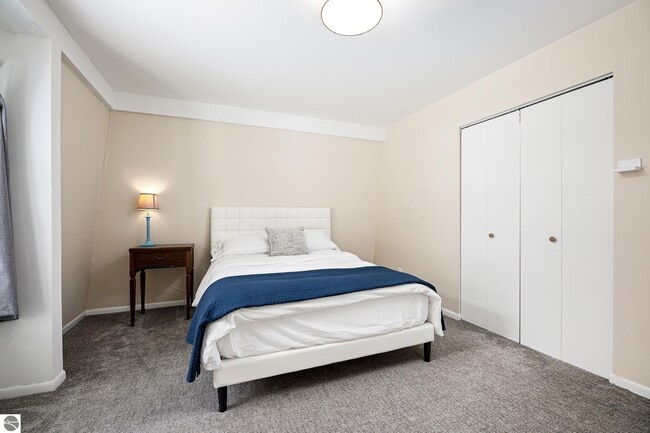 Building Photo - 1704 Comanche St