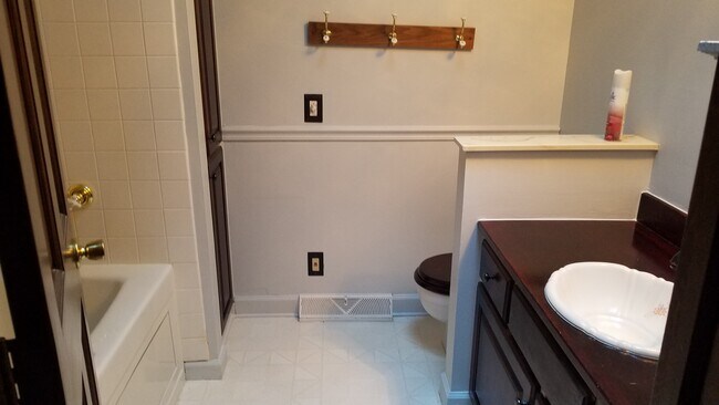 Building Photo - 5049 Babbitt Rd