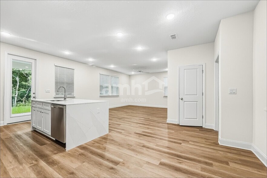 Building Photo - 3016 Crawfords Cove Cir