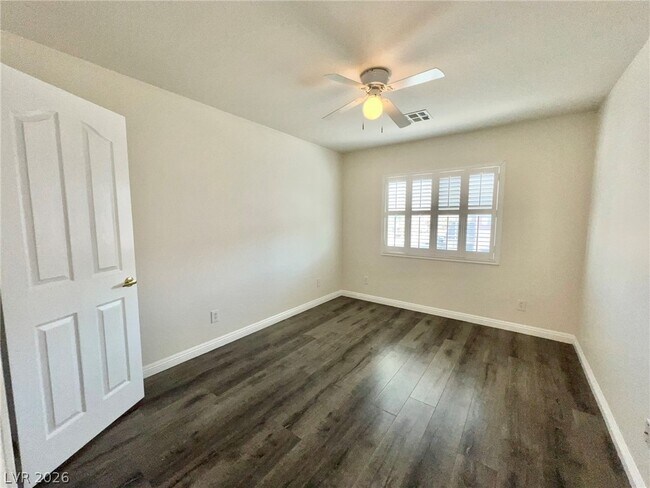 Building Photo - 5014 Tunnel Falls Dr