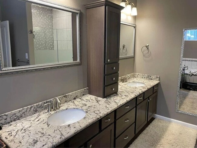Building Photo - Beautiful Custom Home