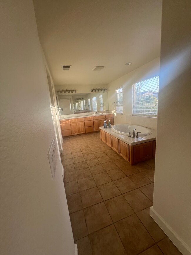 Building Photo - 145 Abelia Ln
