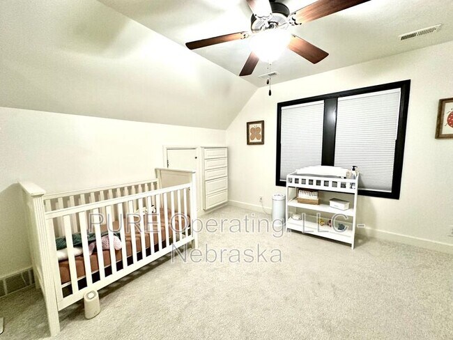 Building Photo - 4928 Happy Hollow Blvd