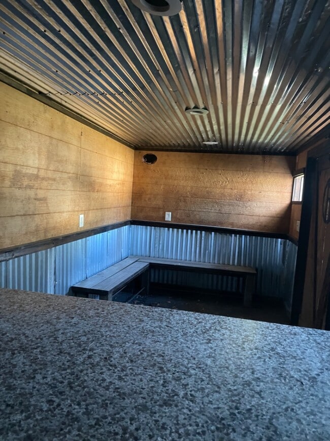 Building Photo - 825 David Ln