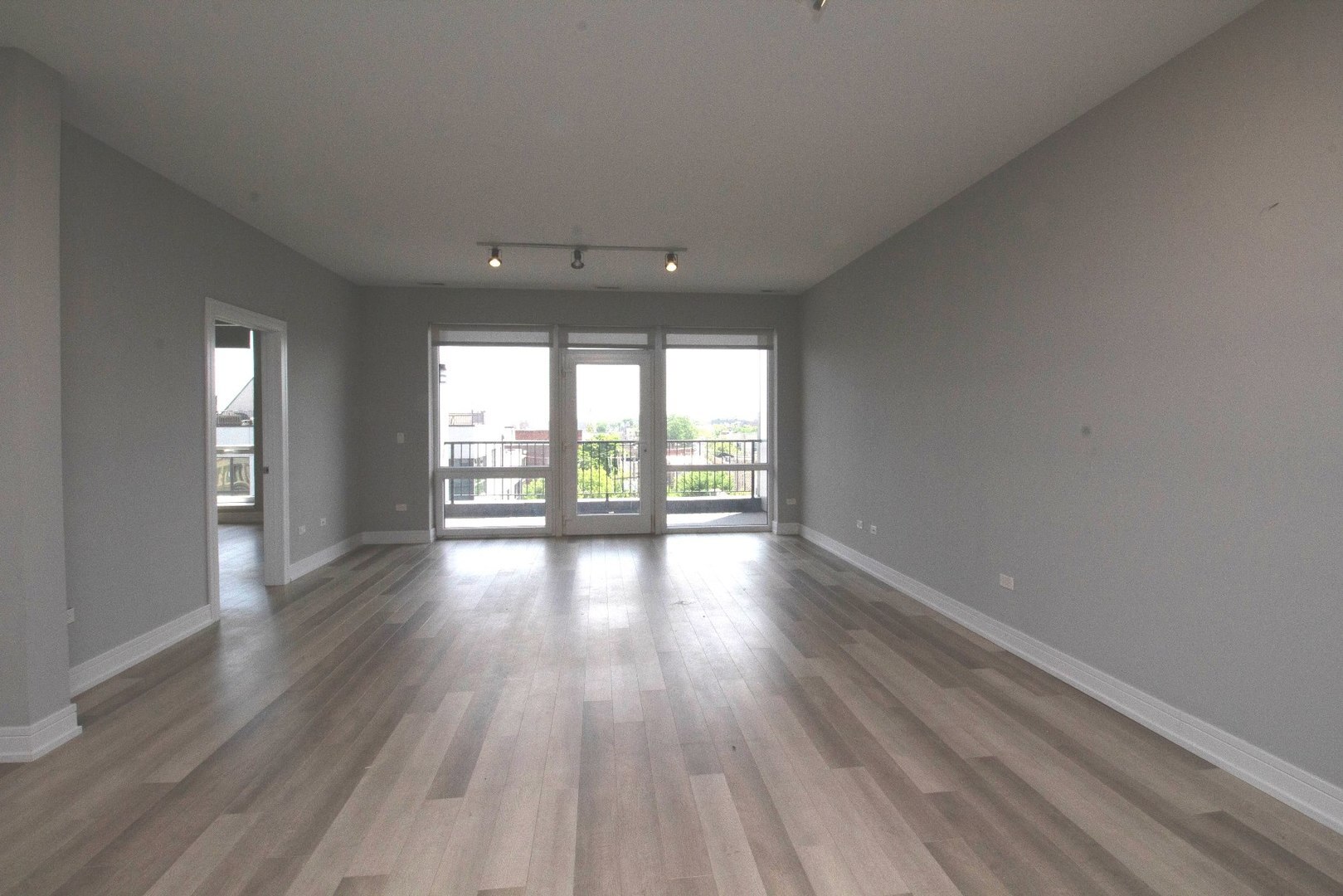 Building Photo - 1554 N Talman Ave