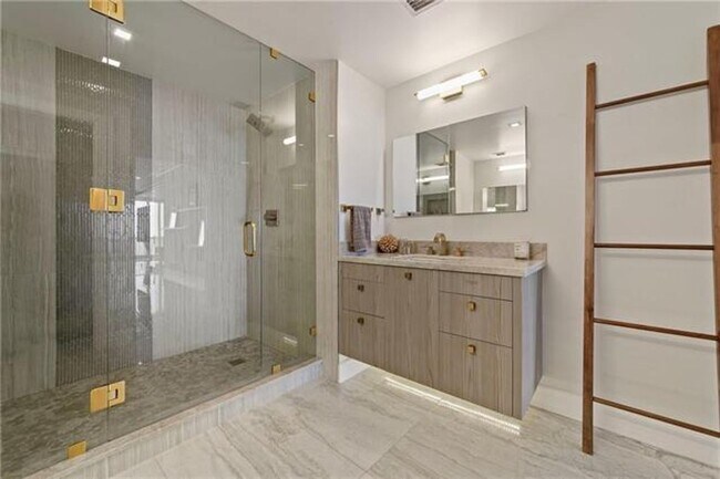 Building Photo - 2200 S Ocean Ln