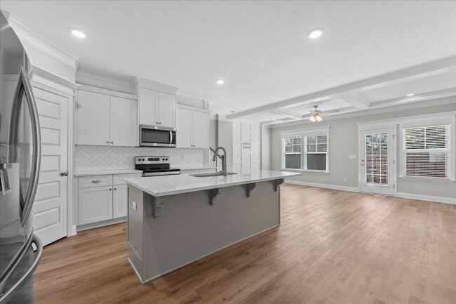 Building Photo - 1071 Linsmore Ave