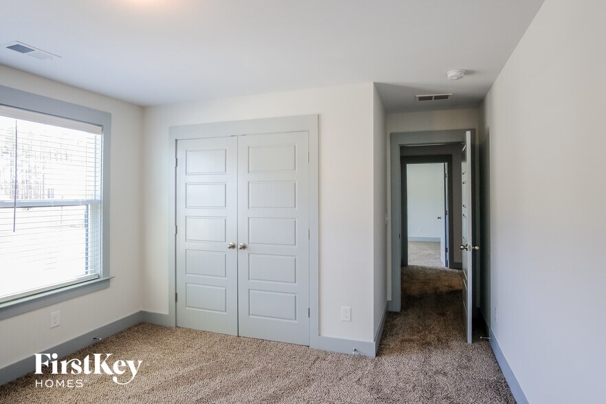 Building Photo - 222 Whirlaway Dr