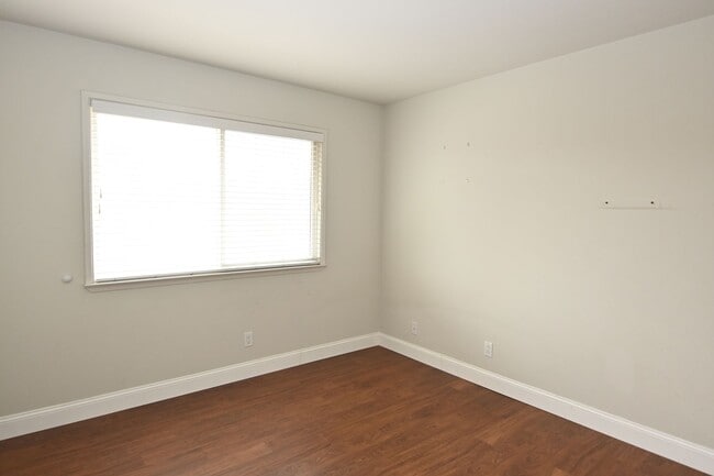 Building Photo - Walk to Japantown,  Updated 2 / 2.5, Cat &...