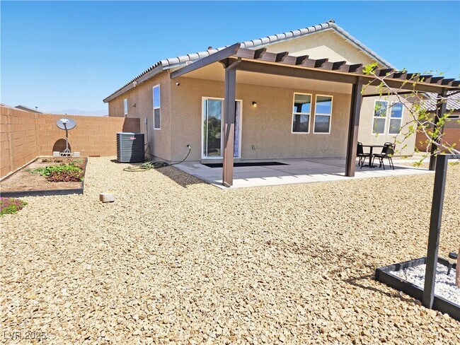 Primary Photo - 3575 E Wallowa Dr