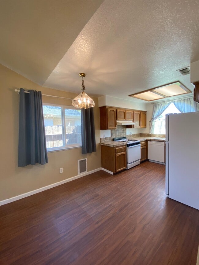 Building Photo - 367 Strauss Ln