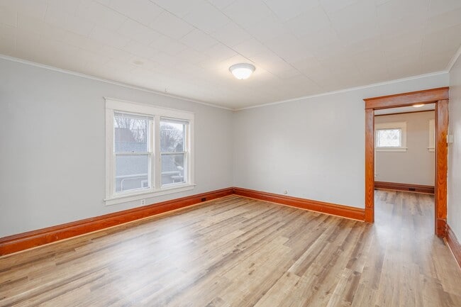 Building Photo - 132 W 14th Ave