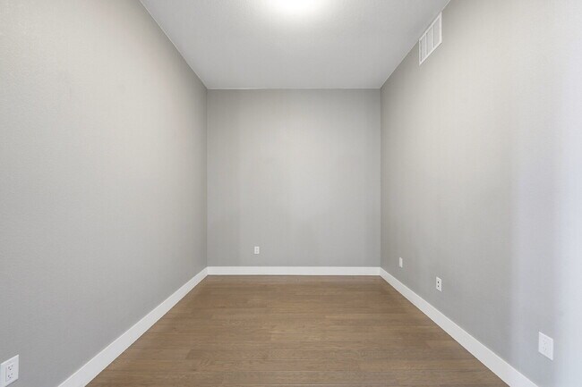 Building Photo - $3,045.95 with $400 off the first month's rent, 2 Beds - 2 Bath, Condo in Denver with Unobstructe...