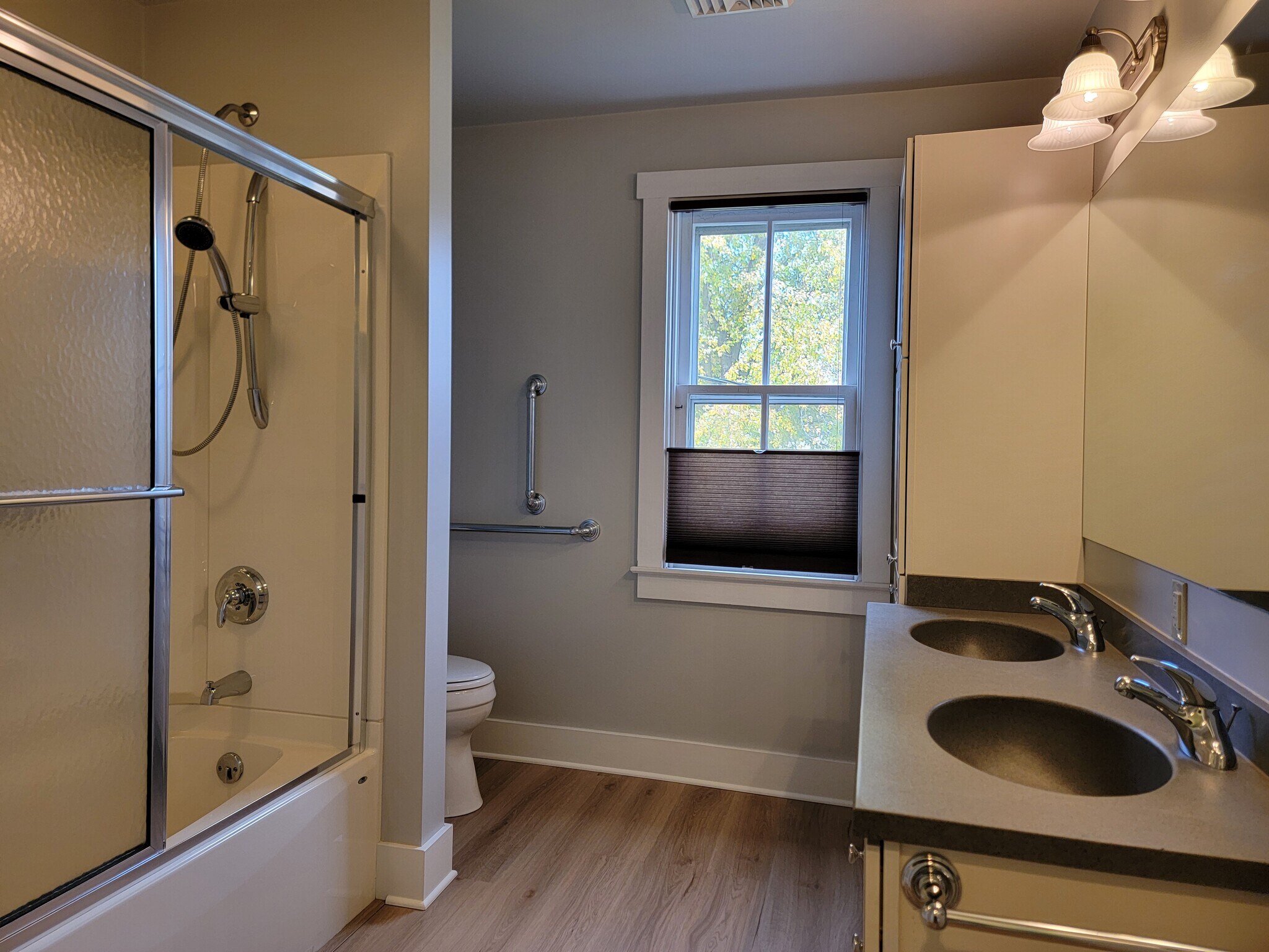 Building Photo - 819 Fruitville Pike