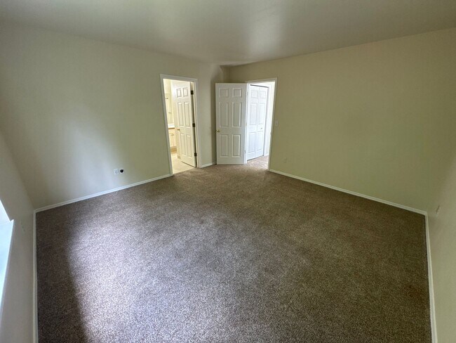 Building Photo - Available Now – Spacious 3 Bedroom, 2.5 Bath Home in a Prime Corvallis Location