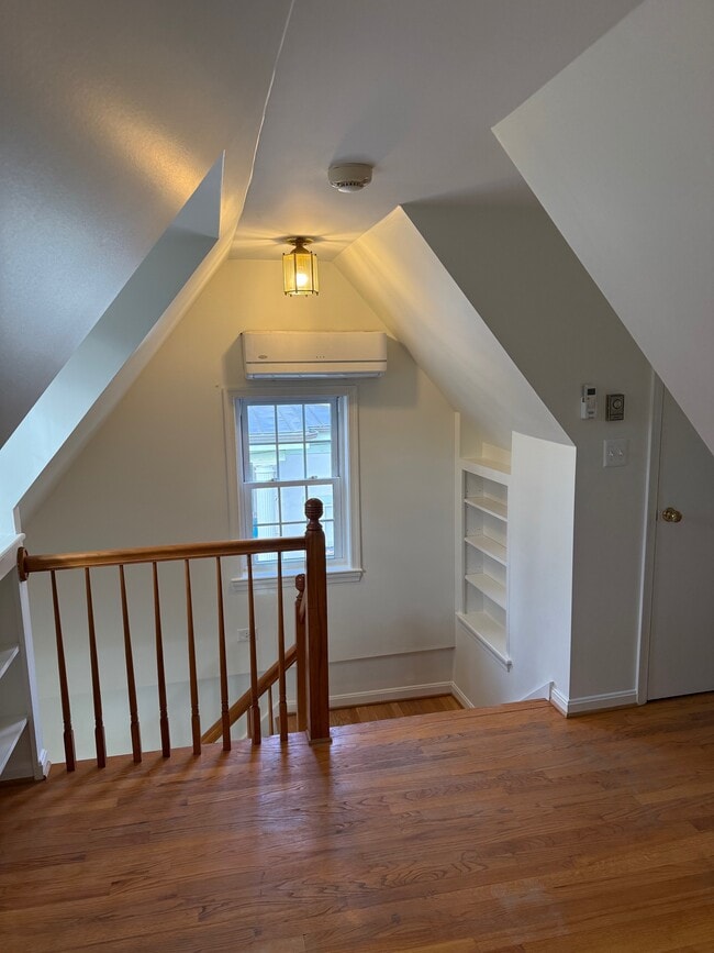 Building Photo - 197 Main St