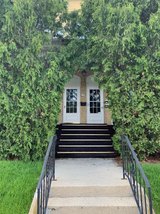 Building Photo - 1113 Oregon St