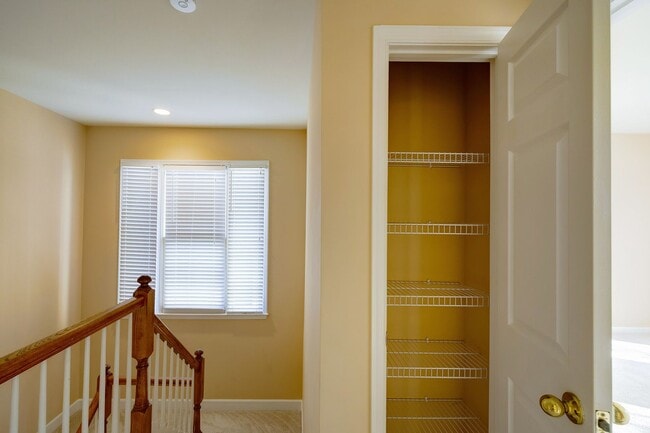 Building Photo - Luxury Townhome in the Heart of the Kentlands