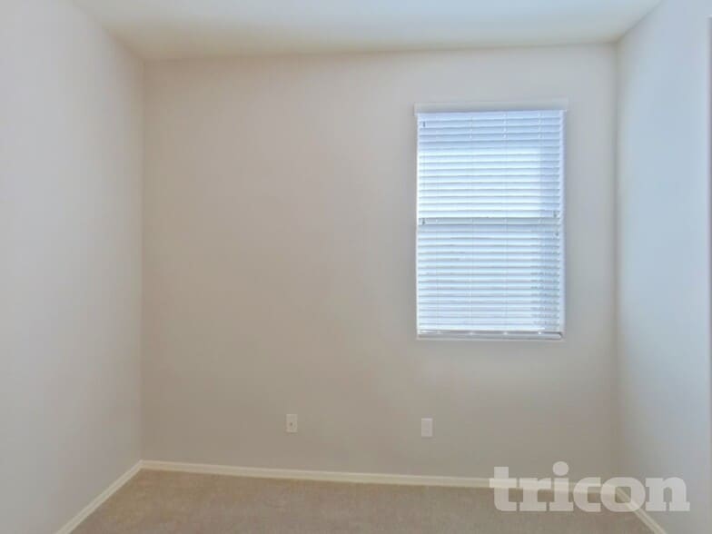 Building Photo - 41038 W Portis Dr