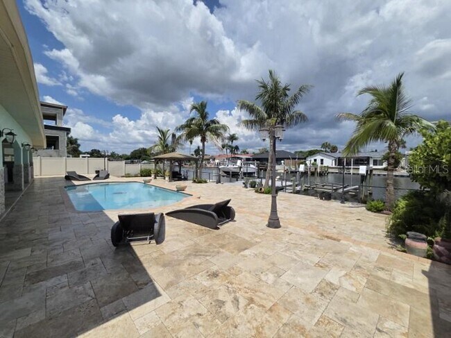 Building Photo - 3927 E Eden Roc Cir