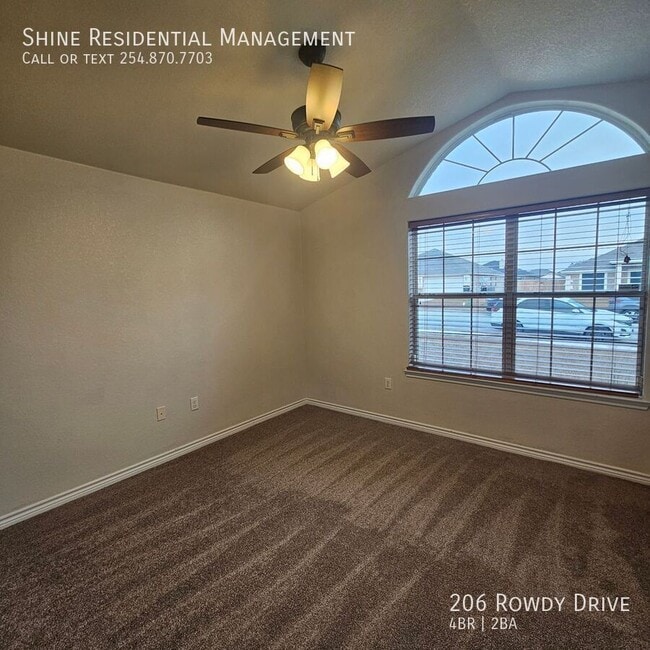 Building Photo - 206 Rowdy Dr