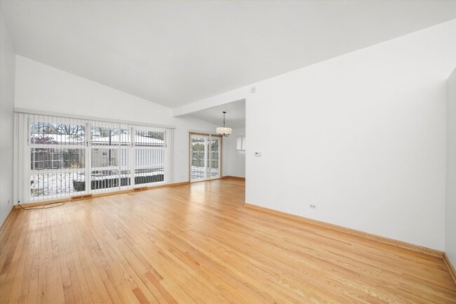 Building Photo - 400 Locust Rd