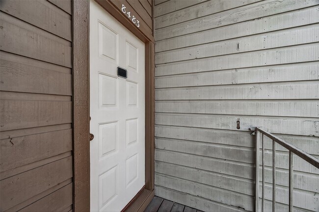 Building Photo - 8483 Sands Point Dr