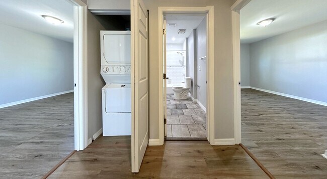 Building Photo - 3841 16th Ave S