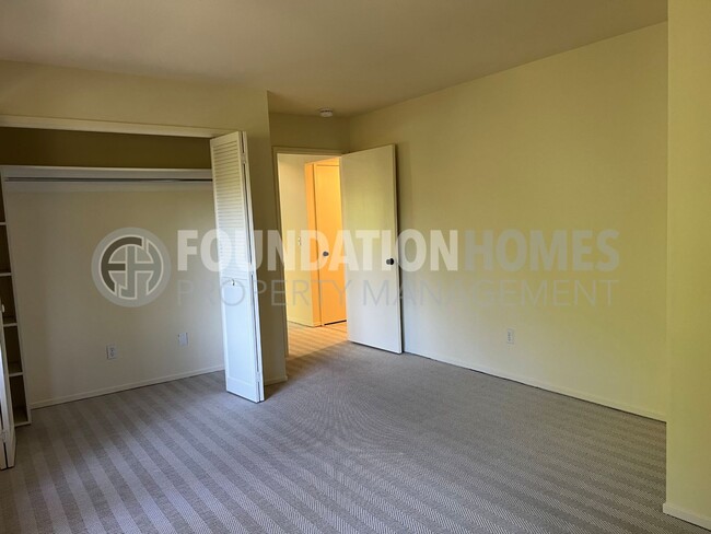 Building Photo - Picturesque 1BR/1BA Ross Cottage!  A/C! Al...