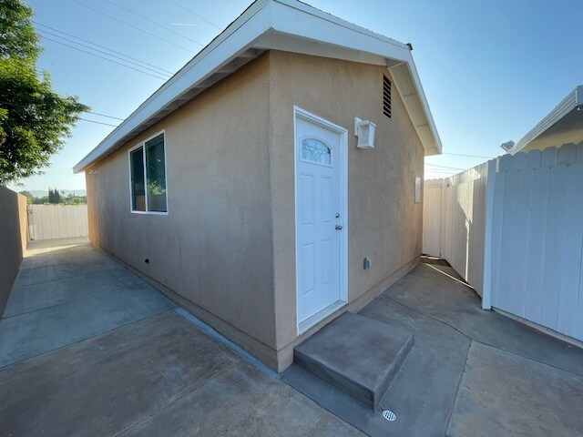 front / side area - 2615 Elizondo Ave